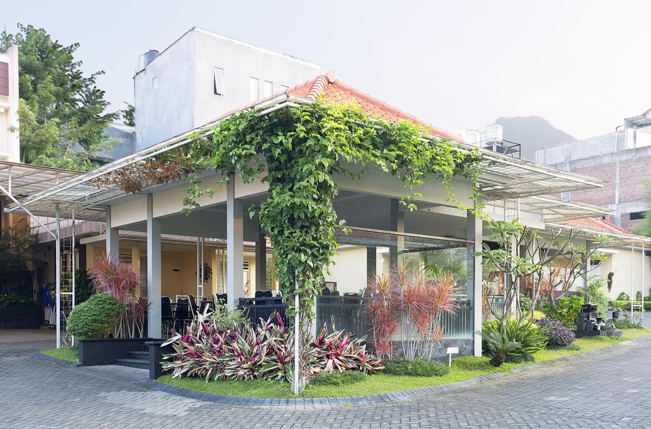 Riverstone Hotel & Cottage Batu  Exterior foto